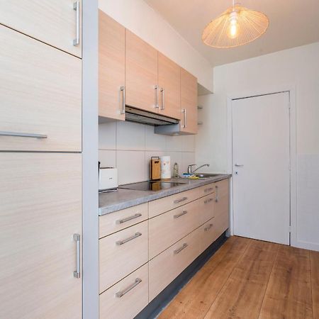 Ruim En Warm Appartement In De Winkelstraat Van Oostende Esterno foto