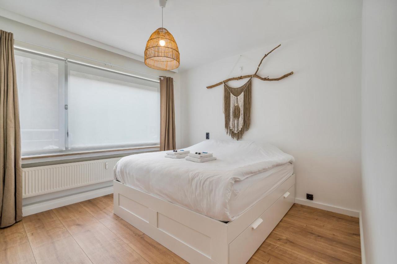 Ruim En Warm Appartement In De Winkelstraat Van Oostende Esterno foto