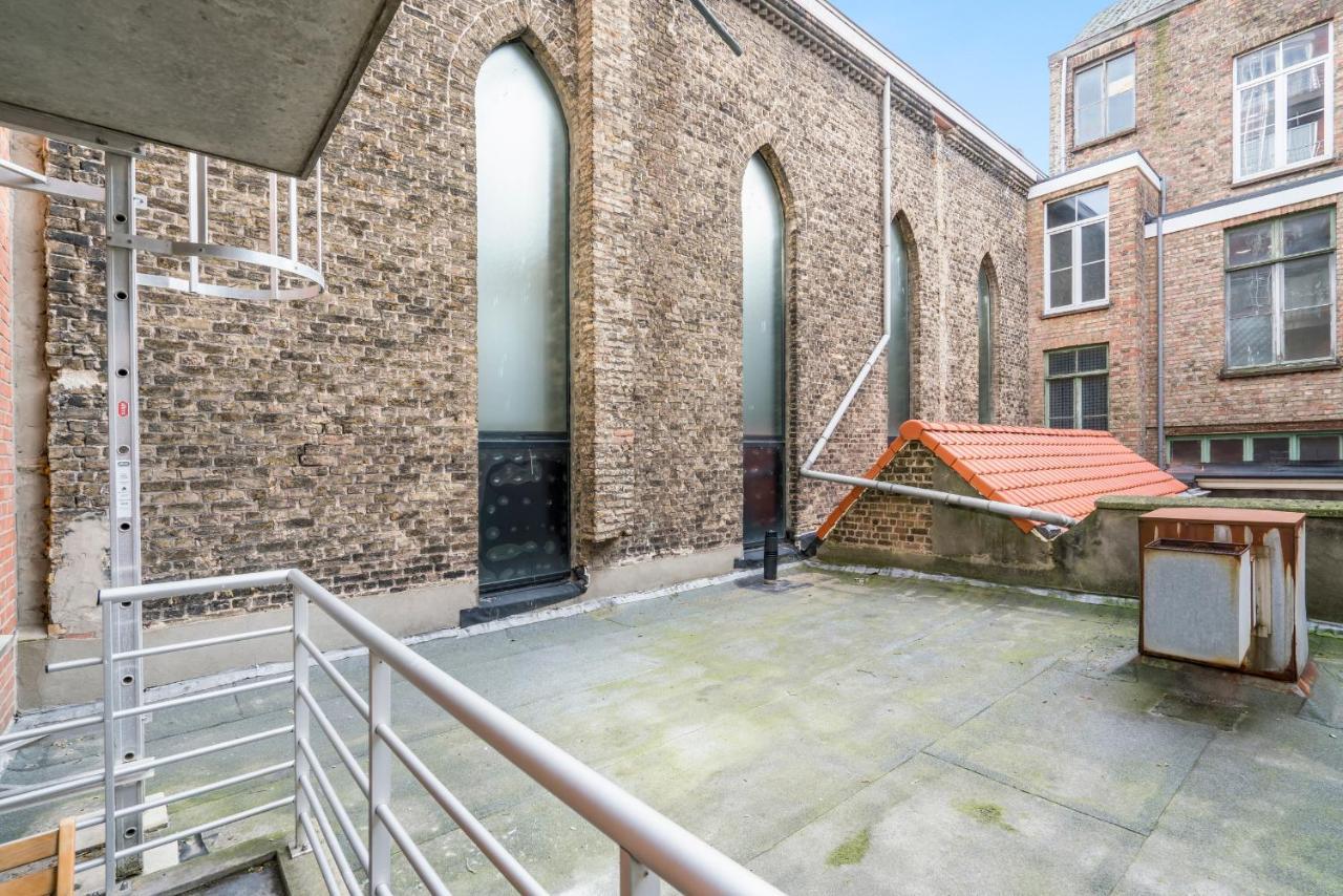 Ruim En Warm Appartement In De Winkelstraat Van Oostende Esterno foto