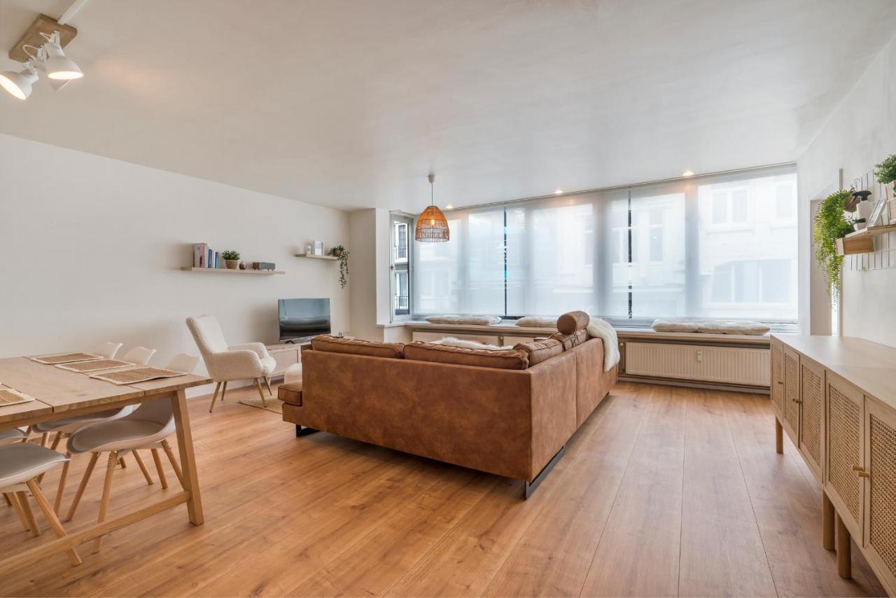 Ruim En Warm Appartement In De Winkelstraat Van Oostende Esterno foto